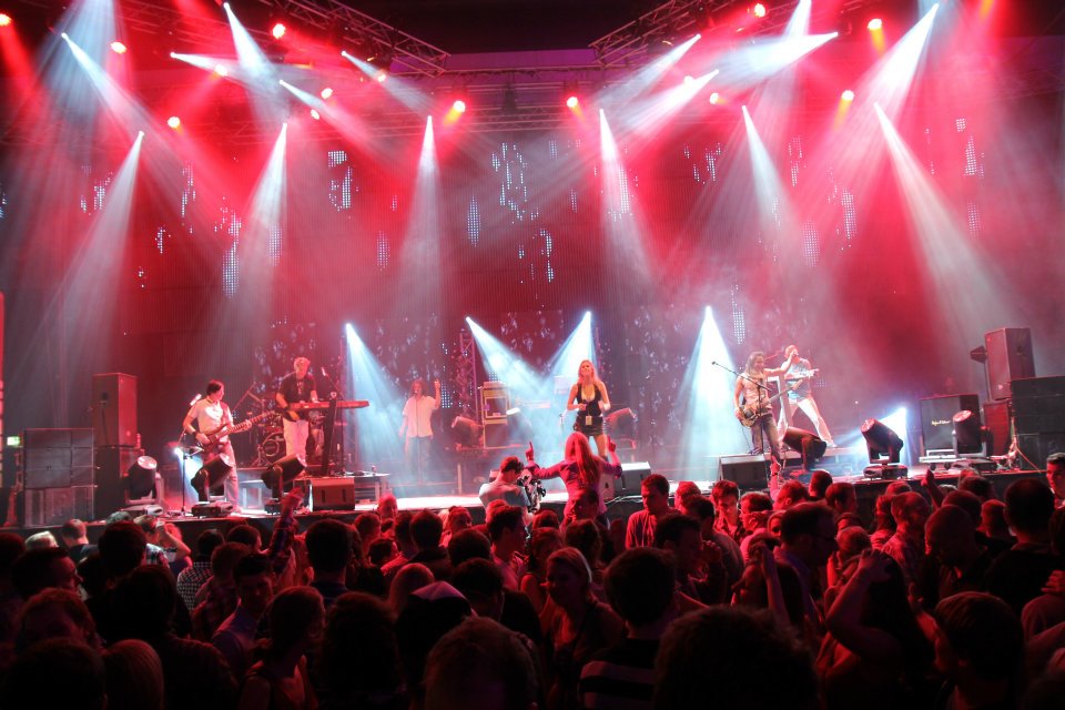 293464_292651280754129_918884194_n